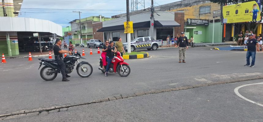 A Polícia Civil do Amazonas (PC-AM), por meio da Delegacia Interativa de Polícia (DIP) de Parintins, com o apoio do Departamento de Polícia Técnico-Científica (DPTC) e da Prefeitura de Parintins, realizou, entre os dias 28 de abril e 1º de maio, dez reconstituições e perícias técnicas de acidentes de trânsito com vítimas fatais ocorridos em diferentes pontos do município (a 369 quilômetros de Manaus). A iniciativa também teve como objetivo reforçar a importância do uso do capacete e da condução responsável.