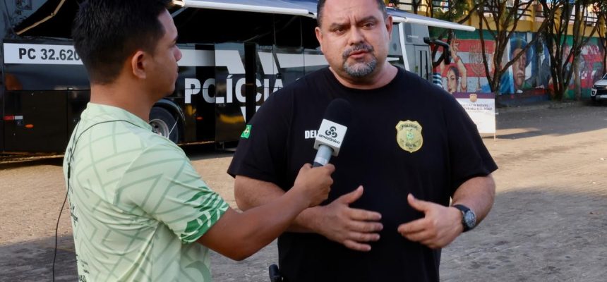 A Delegacia Móvel, da Polícia Civil do Amazonas (PC-AM), começou a funcionar, nesta quarta-feira (25), no Porto de Parintins (a 369 quilômetros de Manaus), para reforçar a segurança dos brincantes que chegam à Ilha Tupinambarana para prestigiar o 58° Festival de Parintins, de sexta-feira a domingo (27 a 29). A unidade policial irá funcionar das 8h às 2h.