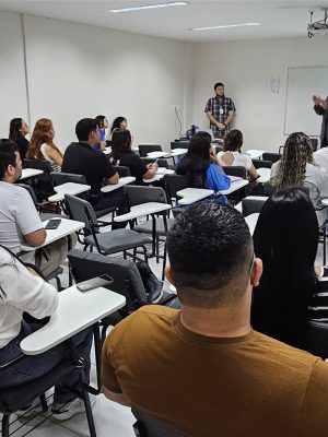 Quarenta acadêmicos do 7.º e do 8.º períodos do curso de Direito da Fametro – Unidade Parintins foram capacitados na manhã de segunda-feira (4) para atuar na condução de audiências de conciliação que serão realizadas no município ao longo da Semana de Atenção à Pessoa Idosa, iniciada nesta segunda-feira no Judiciário amazonense.