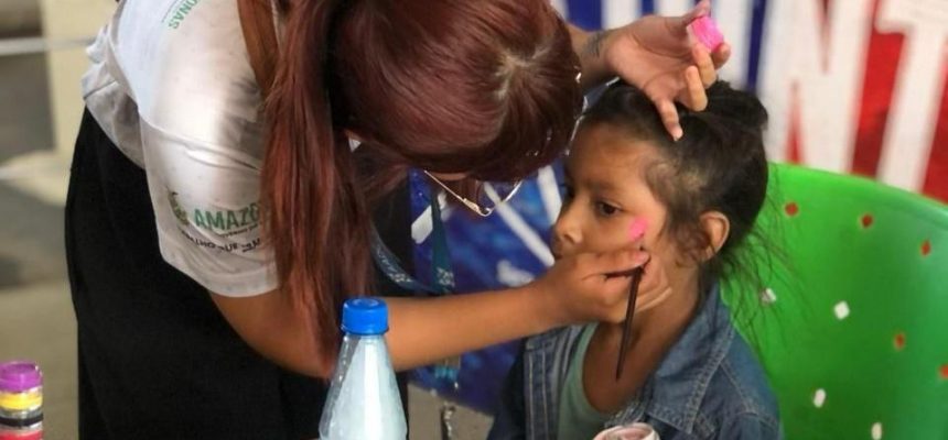 Neste sábado (11), o Bumbódromo de Parintins será o ponto de encontro para famílias que buscam uma programação cultural, educativa e gratuita em comemoração ao Dia das Crianças. Das 15h às 21h, o espaço recebe uma edição especial da Feira dos Povos Criativos, com uma agenda voltada ao público infantil, reunindo atividades lúdicas, oficinas, apresentações artísticas, exibição de filmes e distribuição de guloseimas.